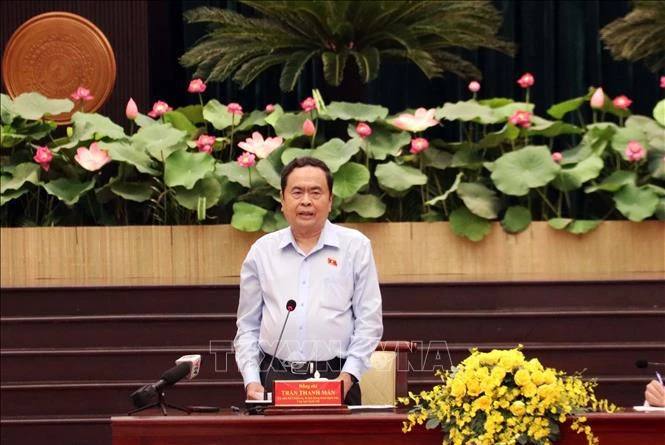 Le président de l AN travaille avec la Permanence du Comité du Parti de Hô Chi Minh-Ville