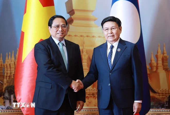 Le Premier ministre Pham Minh Chinh rencontre le président de l Assemblée nationale lao à Vientiane