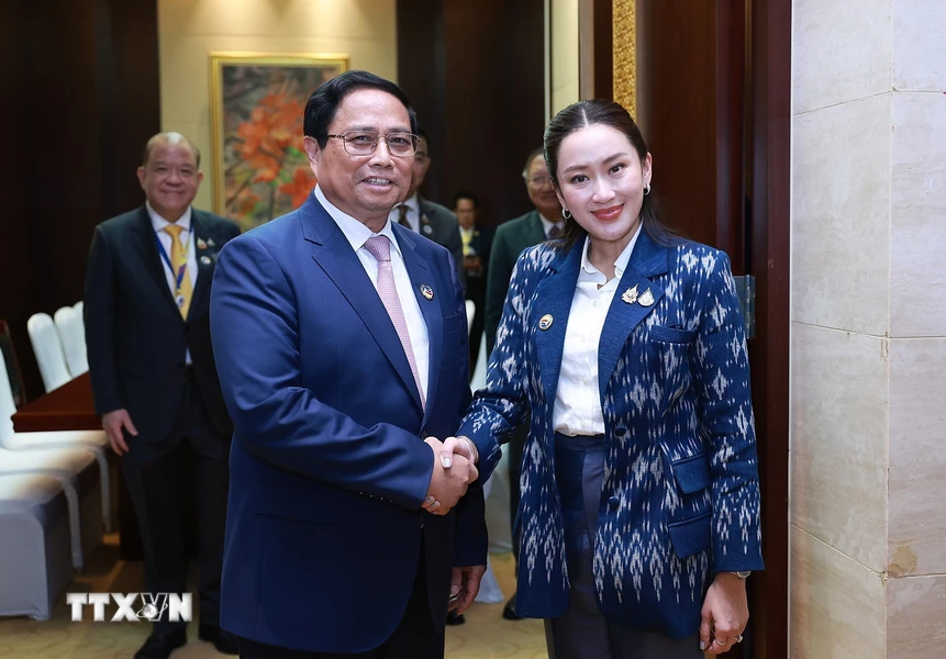 Les PMs vietnamien et thaïlandais se rencontrent en marge des sommets de l ASEAN au Laos