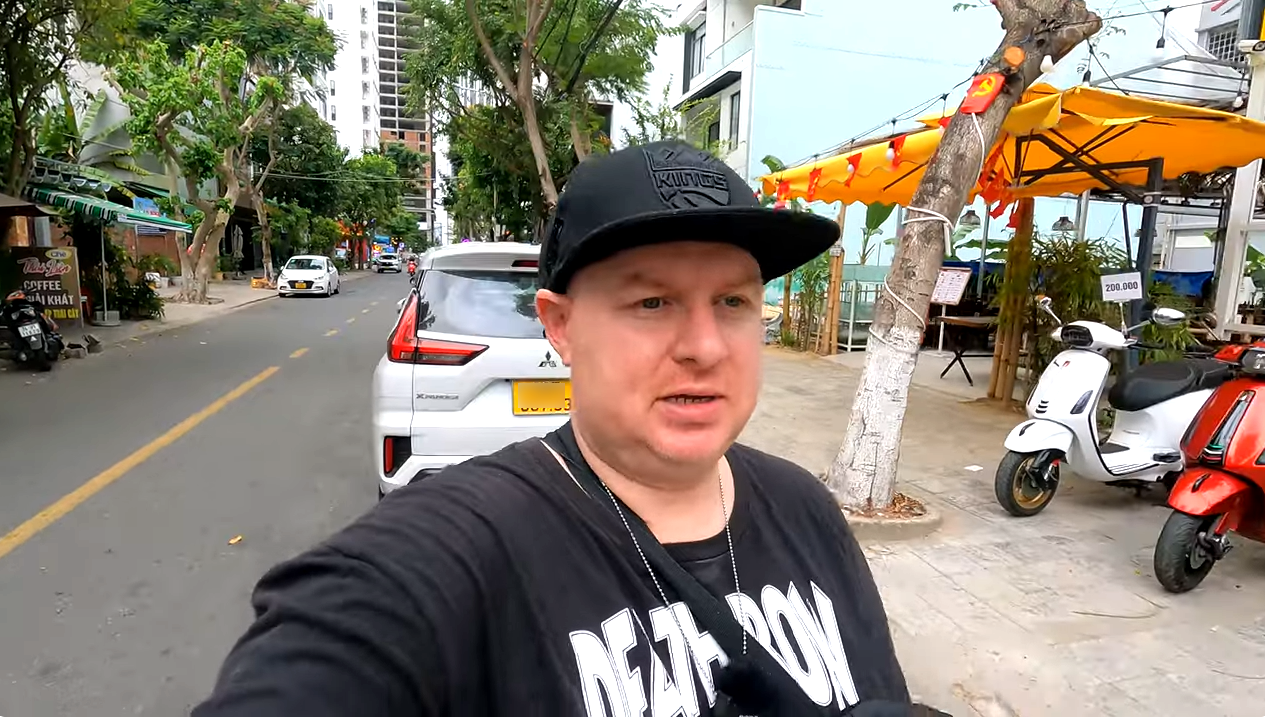 Un touriste américain surpris de prendre trois repas pour moins de 5 dollars à Da Nang