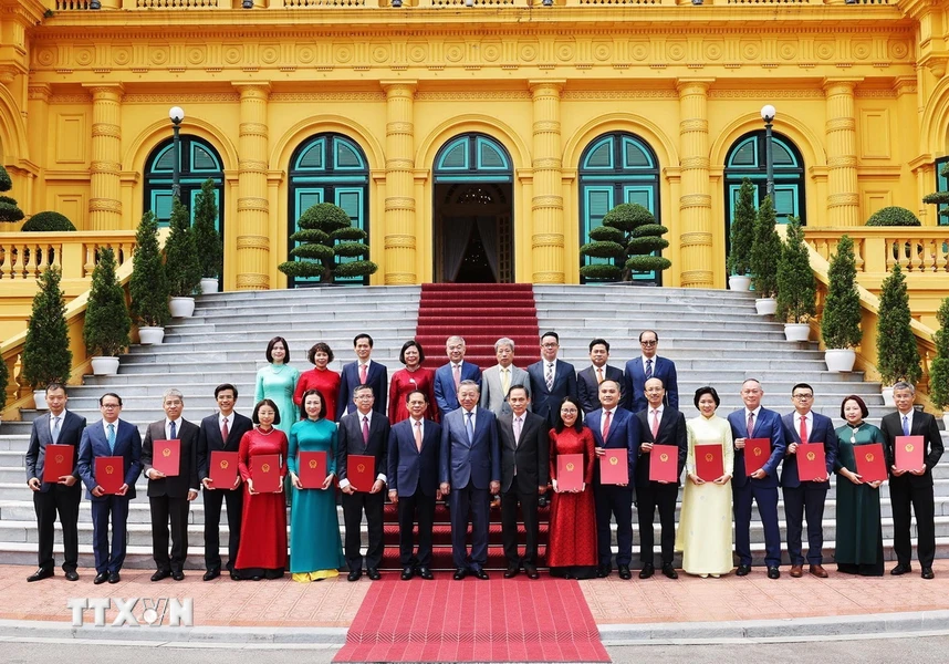 Le dirigeant Tô Lâm assigne des tâches aux nouveaux ambassadeurs