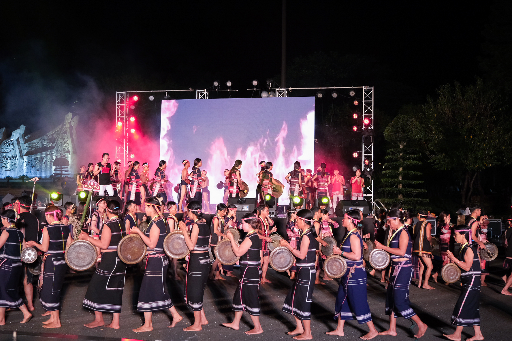 Un nouveau record vietnamien de spectacle de gongs