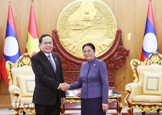 Le président de l Assemblée nationale rencontre des personnalités du Laos