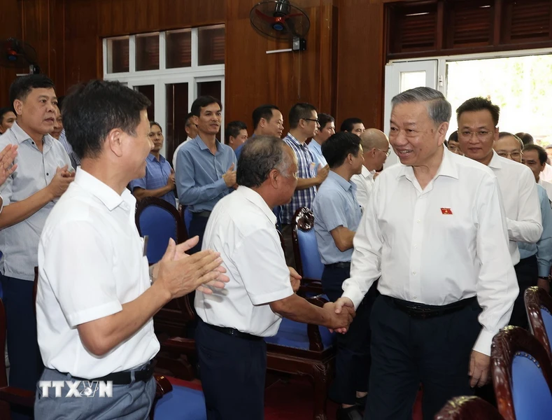 Le dirigeant To Lam rencontre des électeurs de Hung Yen