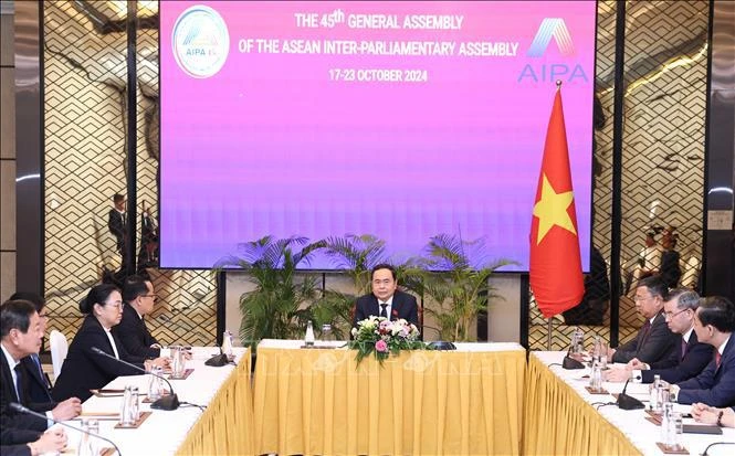 Le président de l AN souhaite promouvoir des liens entre les agences d audit des États du Vietnam et du Laos
