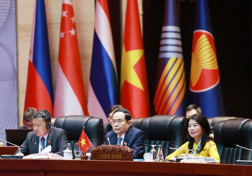 La visite du président de l’AN donne un nouvel élan aux relations entre le Vietnam et le Laos