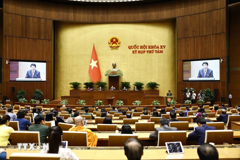 Félicitations du dirigeant lao Thongloun Sisoulith au dirigeant vietnamien Luong Cuong