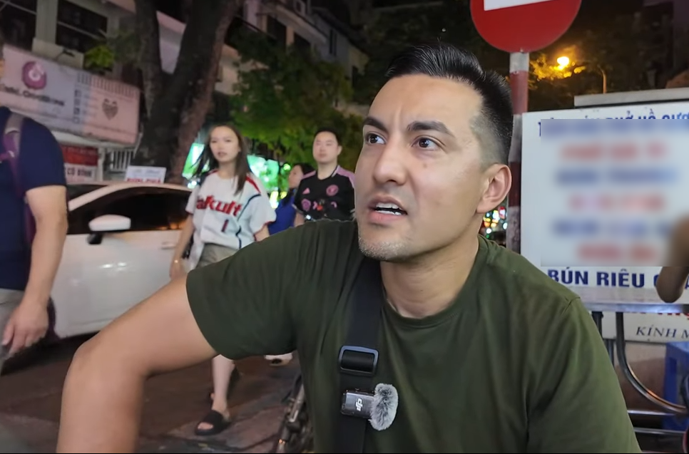 Un étranger partage son amour pour le Banh da cua de Hanoï