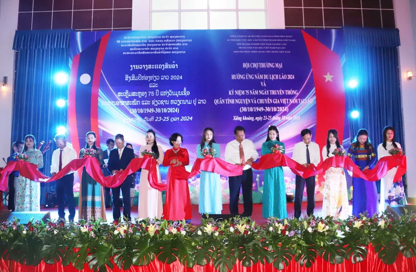 Le Vietnam et le Laos renforcent la promotion du commerce et du tourisme