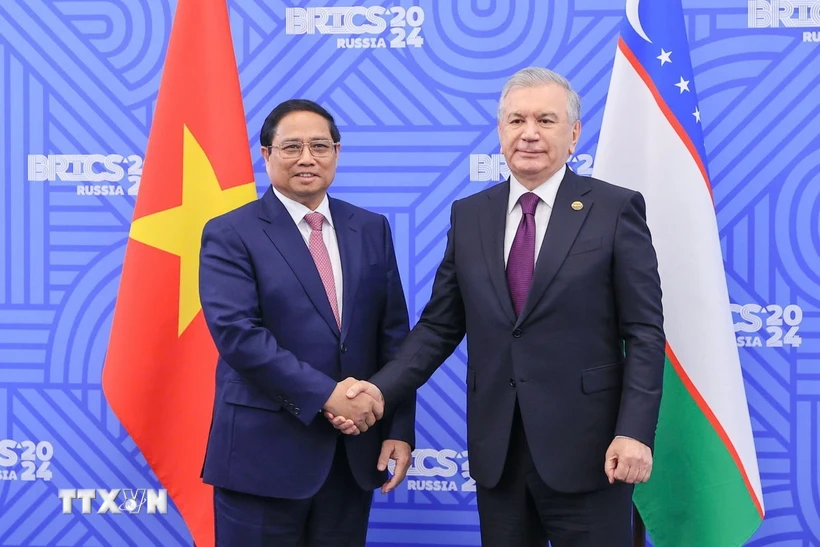 Le Premier ministre Pham Minh Chinh rencontre le président ouzbek Shavkat Mirziyoyev
