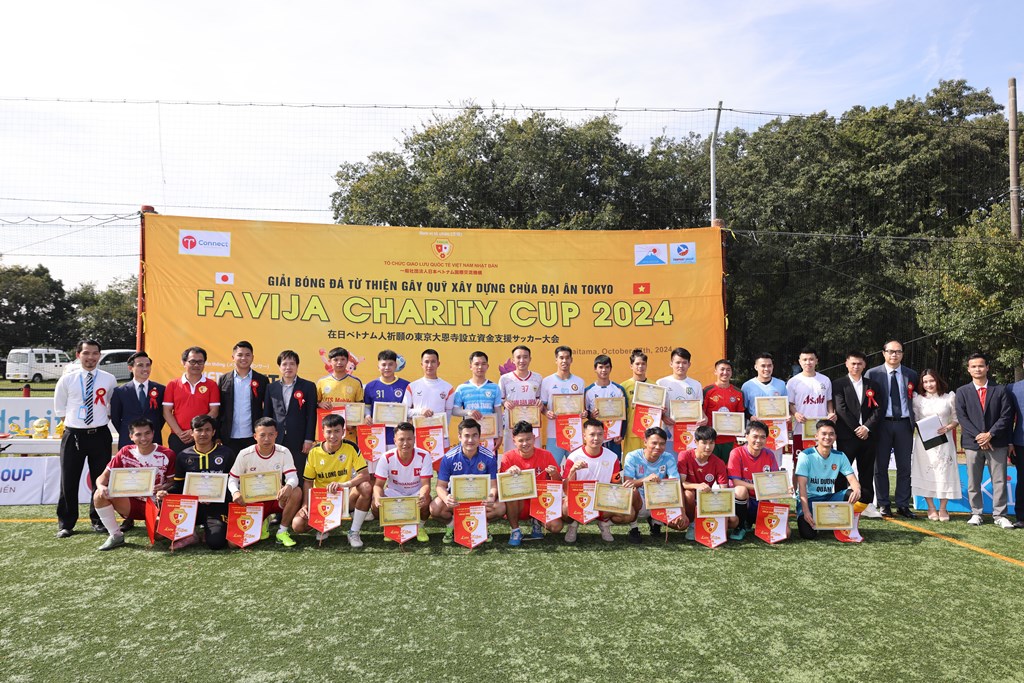 Un tournoi de football caritatif récolte des fonds pour construire une pagode vietnamienne à Tokyo