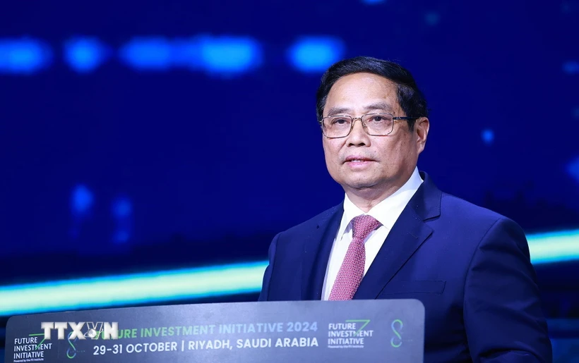 Le Premier ministre Pham Minh Chinh prononce un discours lors de la conférence de Future Investment Initiative