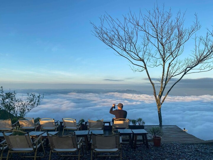 Les visiteurs impatients de découvrir Sa Pa et sa mer de nuages