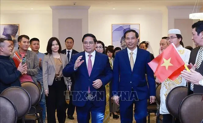 Le PM Pham Minh Chinh rencontre des représentants de la communauté vietnamienne au Qatar
