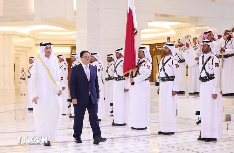 Cérémonie d accueil officielle du Premier ministre Pham Minh Chinh au Qatar