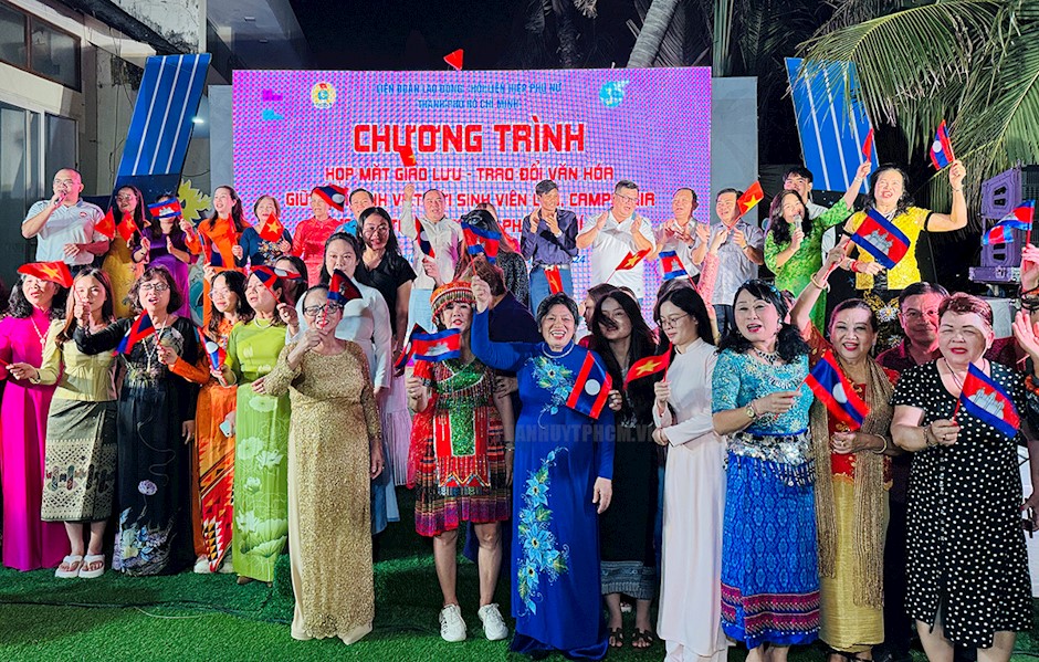 Les étudiants laotiens et cambodgiens accueillis chaleureusement par des familles vietnamiennes