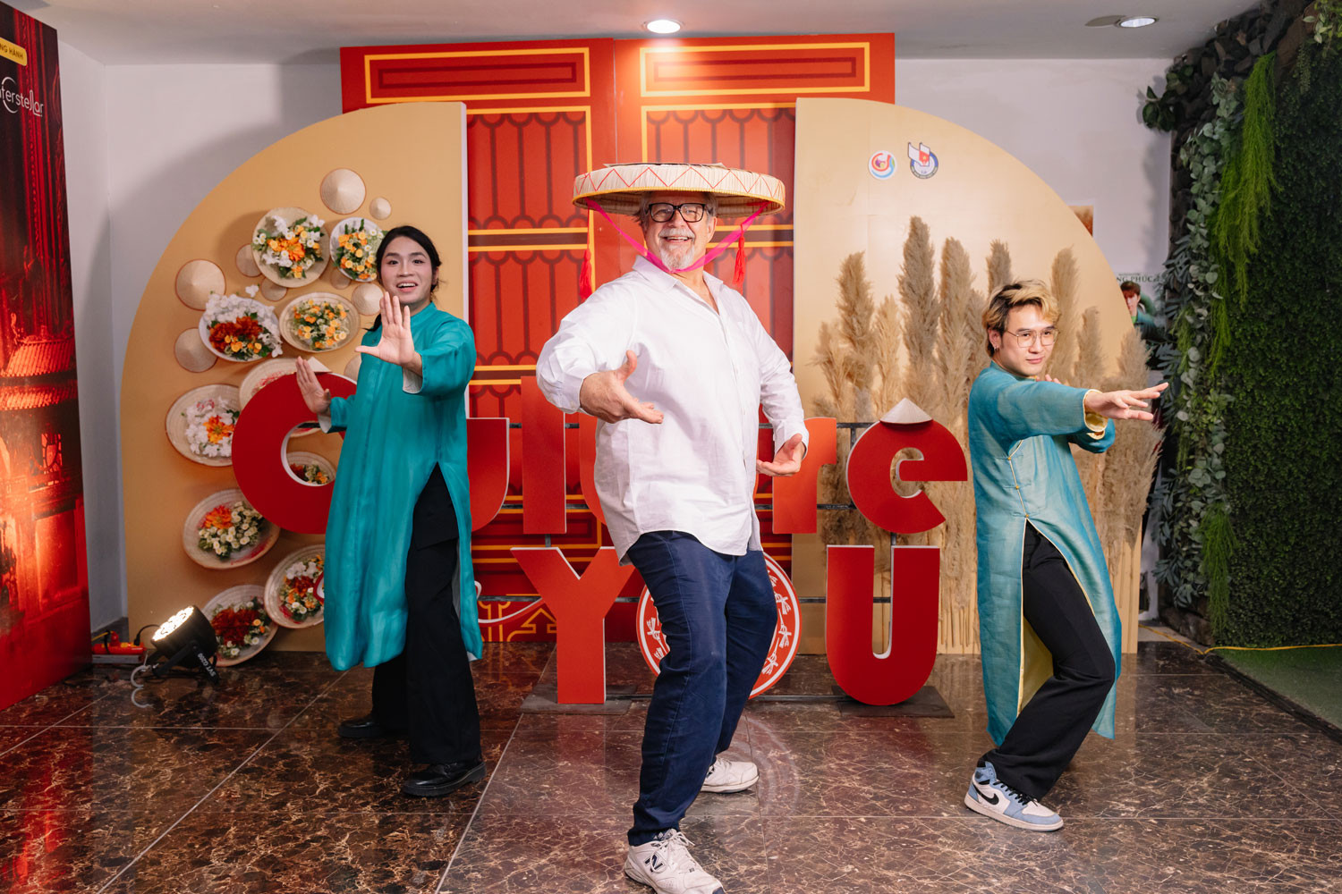 Le célèbre acteur australien Philip Quast donnera un concert au Vietnam