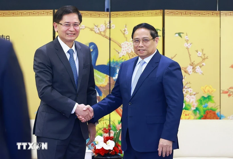 Le PM Pham Minh Chinh rencontre le président de la région autonome Zhuang du Guangxi Chine