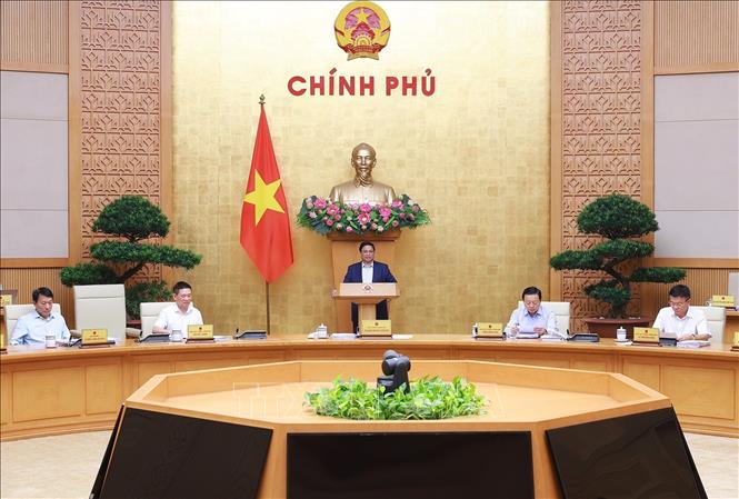 Le PM Pham Minh Chinh préside la réunion ordinaire du gouvernement