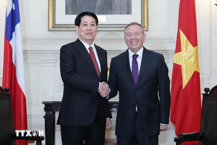 Le président vietnamien rencontre le président du Sénat chilien à Santiago