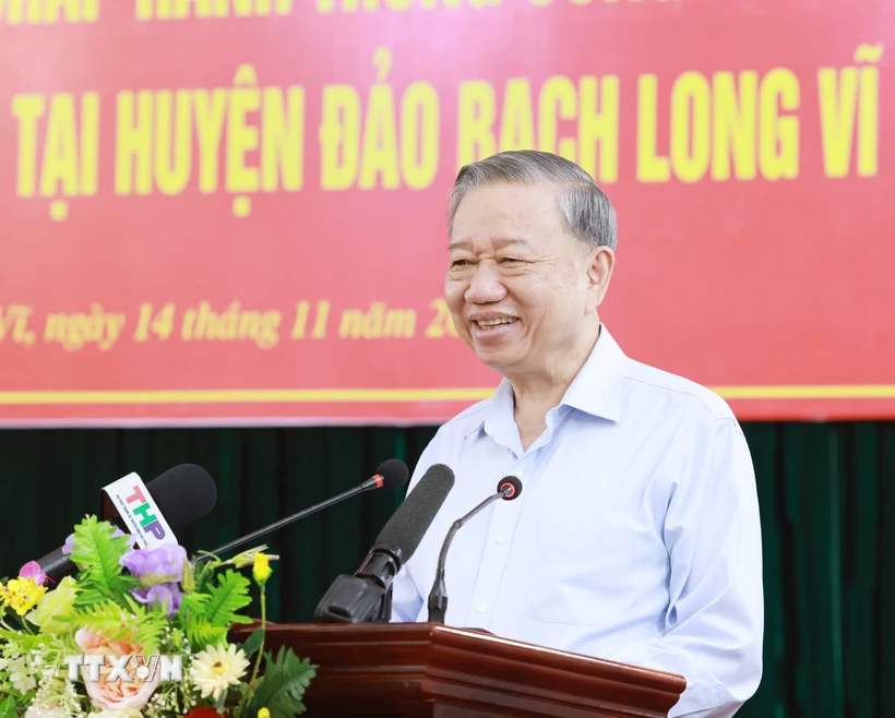 Le secrétaire général To Lam se rend au district insulaire de Bach Long Vi