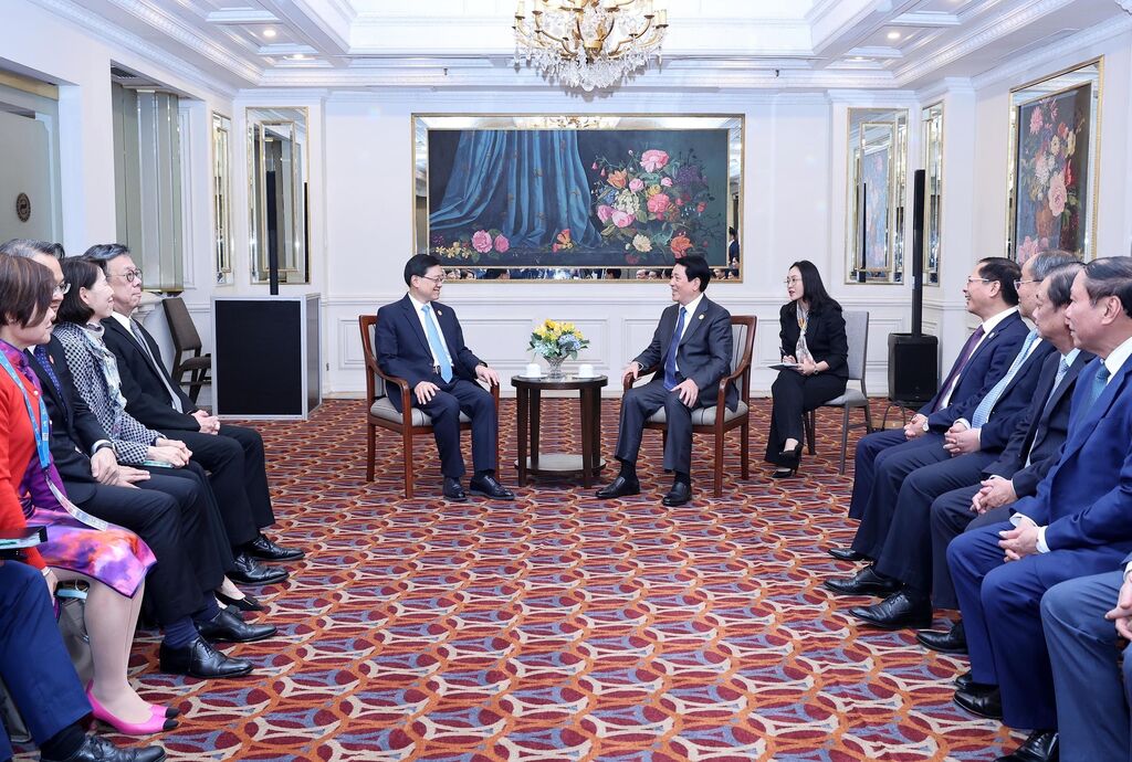 Le président Luong Cuong rencontre le chef de l exécutif de Hong Kong Chine