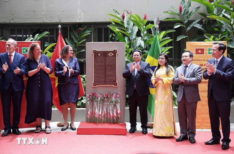 Le Premier ministre à la cérémonie d’inauguration d’une plaque commémorative du Président Hô Chi Minh à Rio de Janeiro