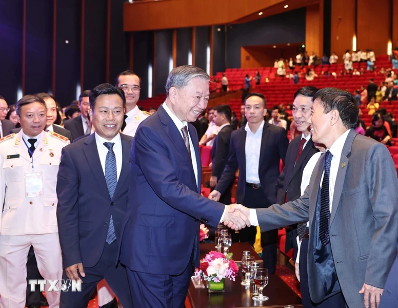 Le leader du Parti demande plus d’efforts pour la réforme de l’éducation et de la formation