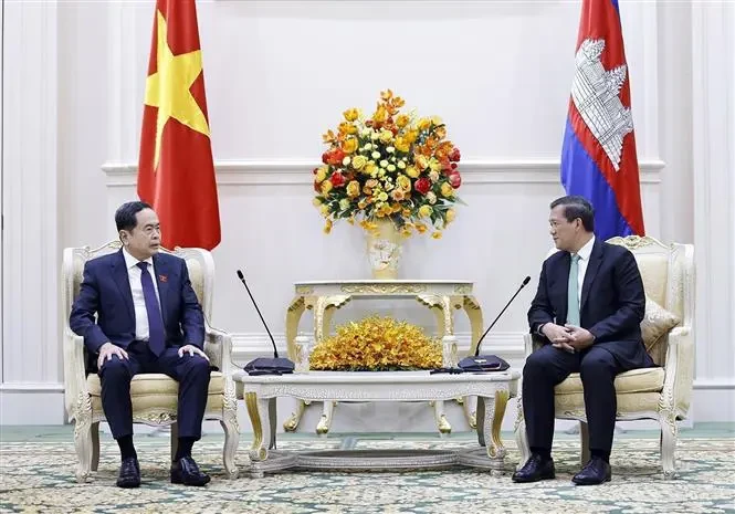 Le chef de l’organe législatif vietnamien rencontre le Premier ministre cambodgien