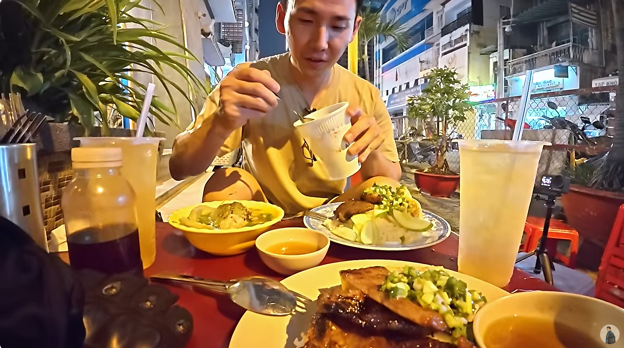 Les Japonais vantent un plat de rue à Hô Chi Minh-Ville