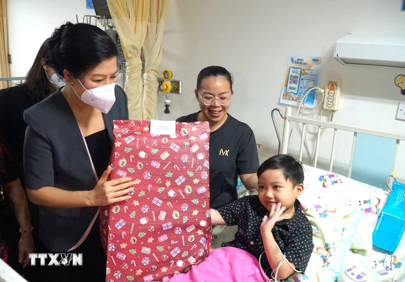 L épouse du secrétaire général du Parti Tô Lâm rend visite à l Institut national de cardiologie de Malaisie