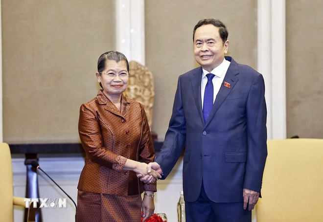 Le président de l AN vietnamienne reçoit la présidente de l Association d amitié Cambodge-Vietnam