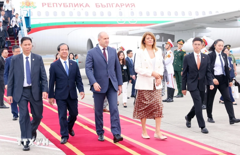 Le président bulgare Rumen Radev arrive au Vietnam pour une visite officielle