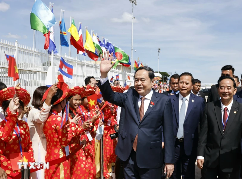 Le président de l’Assemblée nationale Trân Thanh Mân termine sa visite officielle au Cambodge