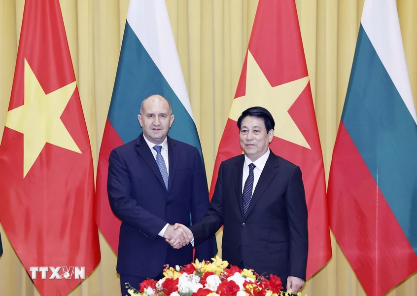 Entretien entre le président Luong Cuong et son homologue bulgare Rumen Radev