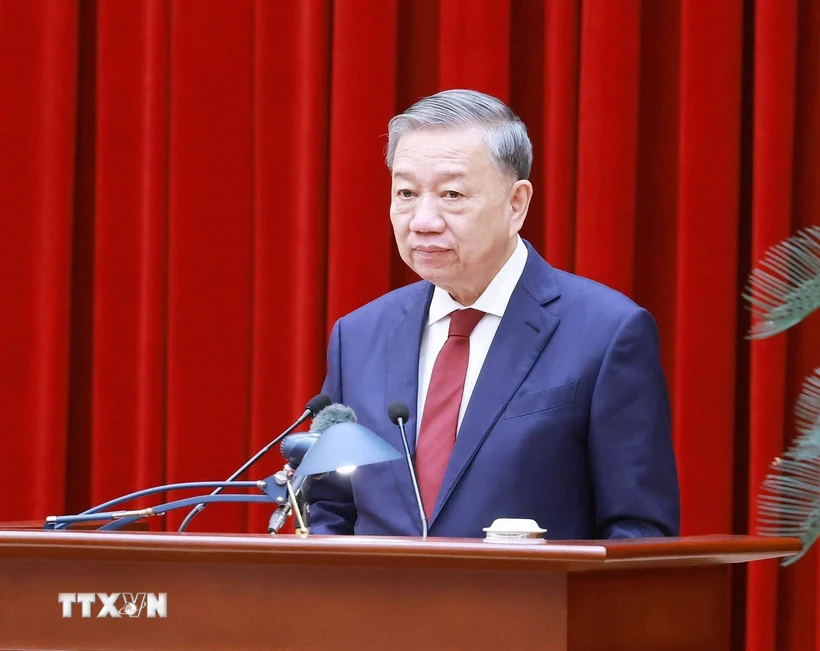 Le leader du Parti souligne les résultats du 8e Plénum et les travaux à venir