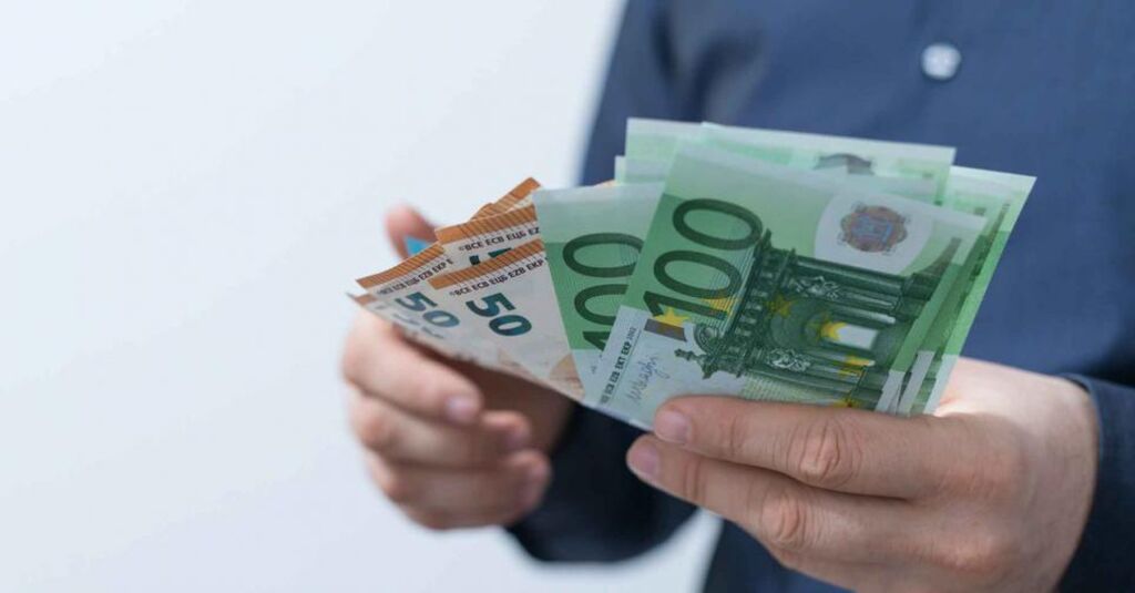 Les salaires mondiaux ont recommencé à croître plus vite que les prix