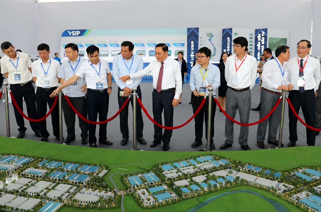 Le Vietnam renforce ses relations d amitié et de coopération avec Singapour et Japon