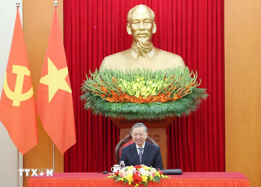 Entretien virtuel entre le secrétaire général du PCV et le dirigeant lao Thongloun Sisoulith