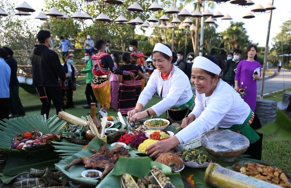 Un voyage au cœur des traditions montagnardes au Village culturel et touristique des ethnies du Vietnam