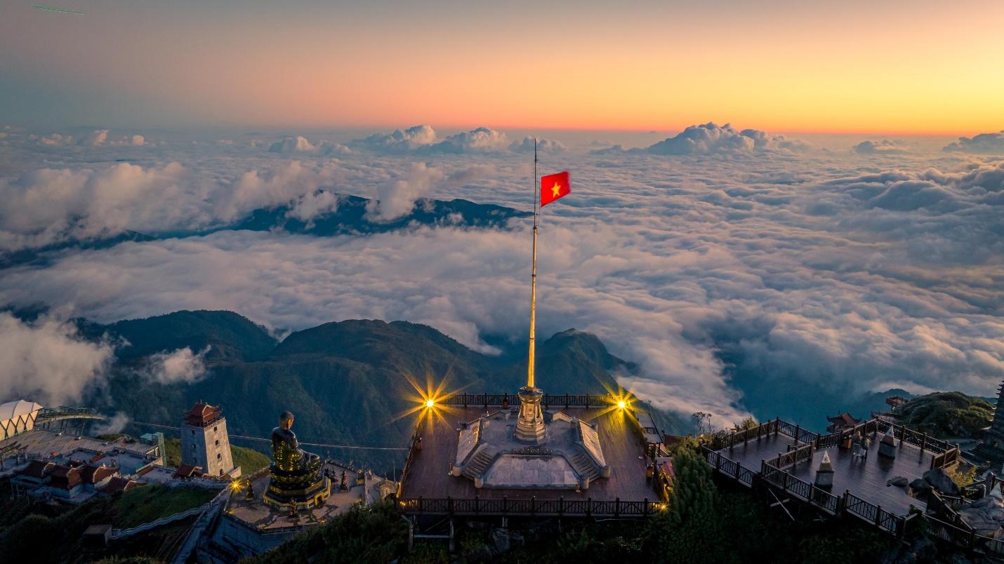 Au-dessus des nuages Le spectacle féérique du Fansipan