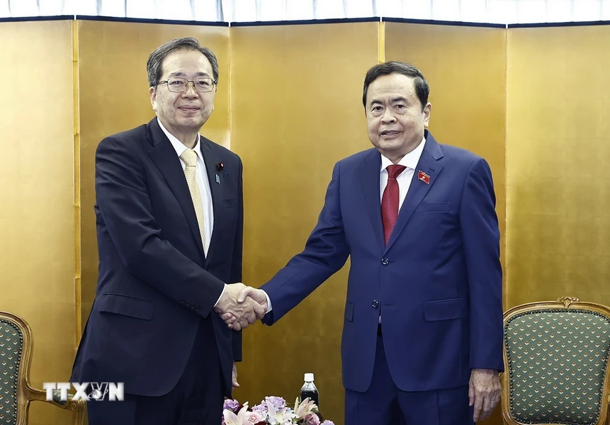 Le président de l AN Tran Thanh Man rencontre le président du Parti Komeito du Japon