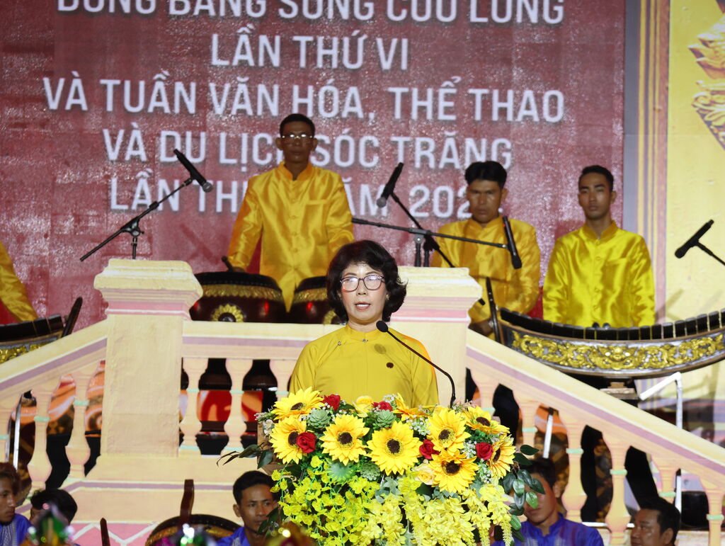 Soc Trang établit un record national avec la plus grande performance musicale khmère