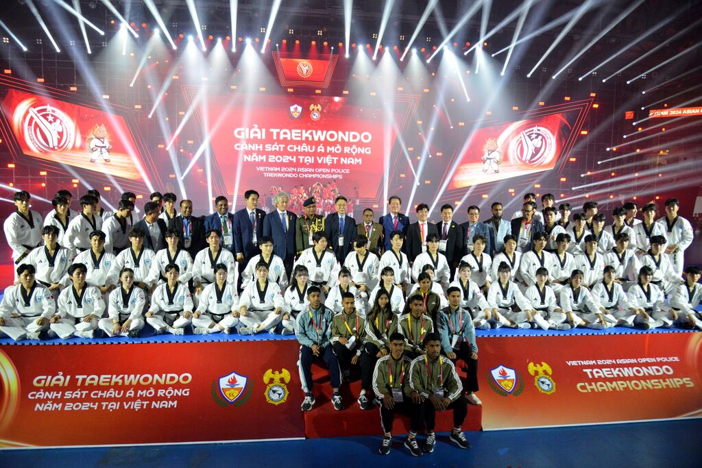 Coup d envoi des Championnats d Asie de Taekwondo de la Police du Vietnam 2024