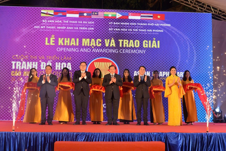 Remise de prix et exposition de peintures des pays de l ASEAN