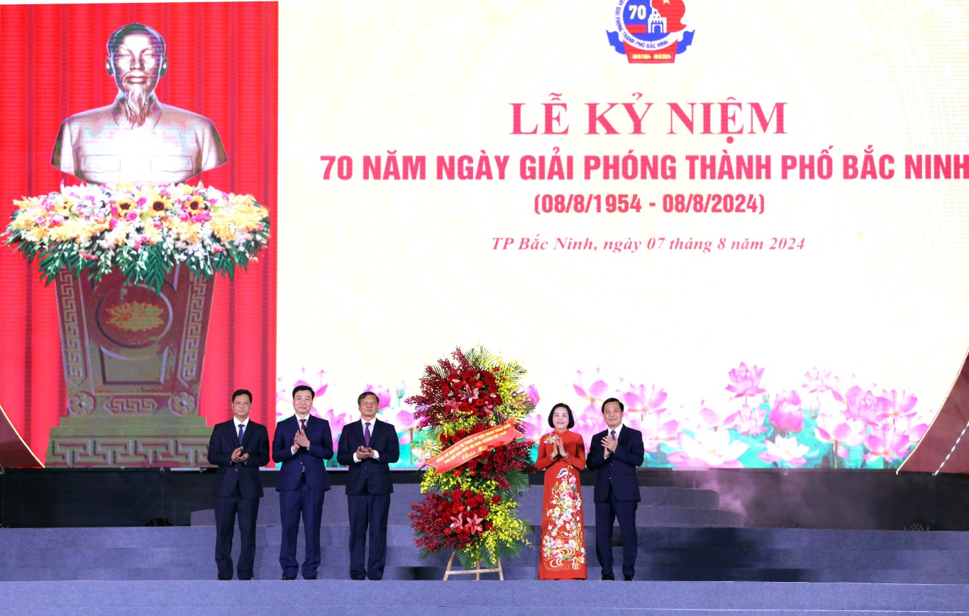Célébration du 70e anniversaire de la libération de la ville de Bac Ninh