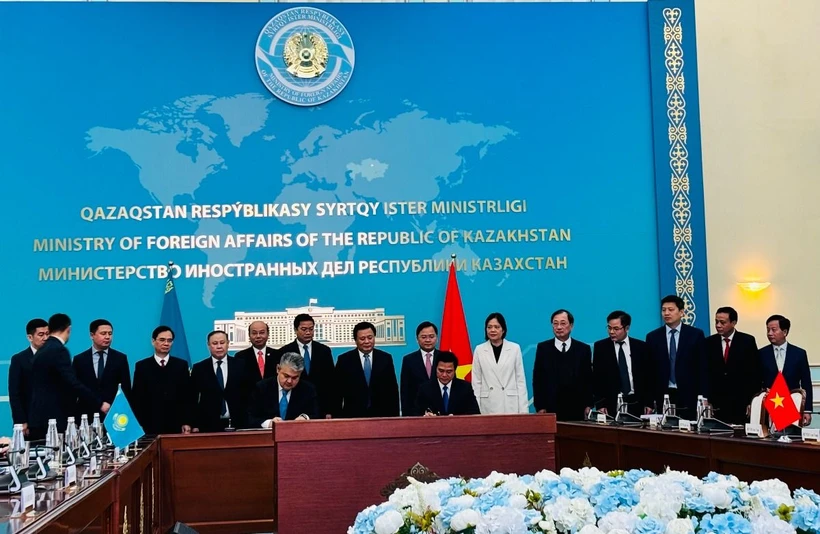 Promouvoir la coopération entre la province de Bac Ninh et la région du Kazakhstan oriental