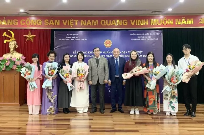 Clôture du cours de formation pour les professeurs de vietnamien à l étranger