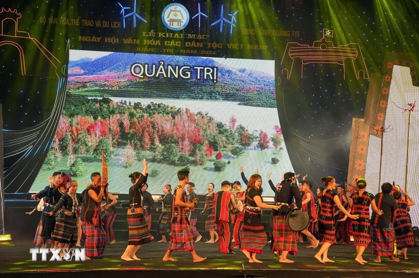 Un kaléidoscope de cultures à la Fête des ethnies du Vietnam