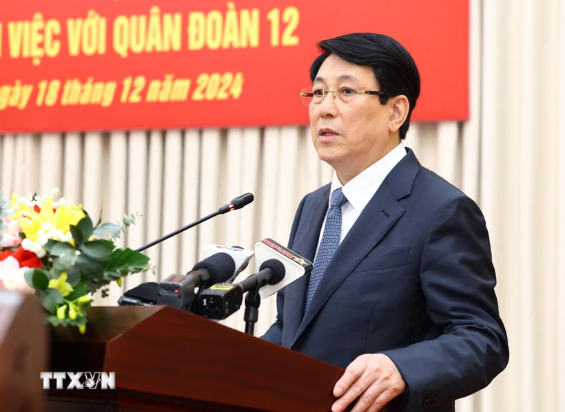 Le président Luong Cuong rend visite au Corps d’armée 12
